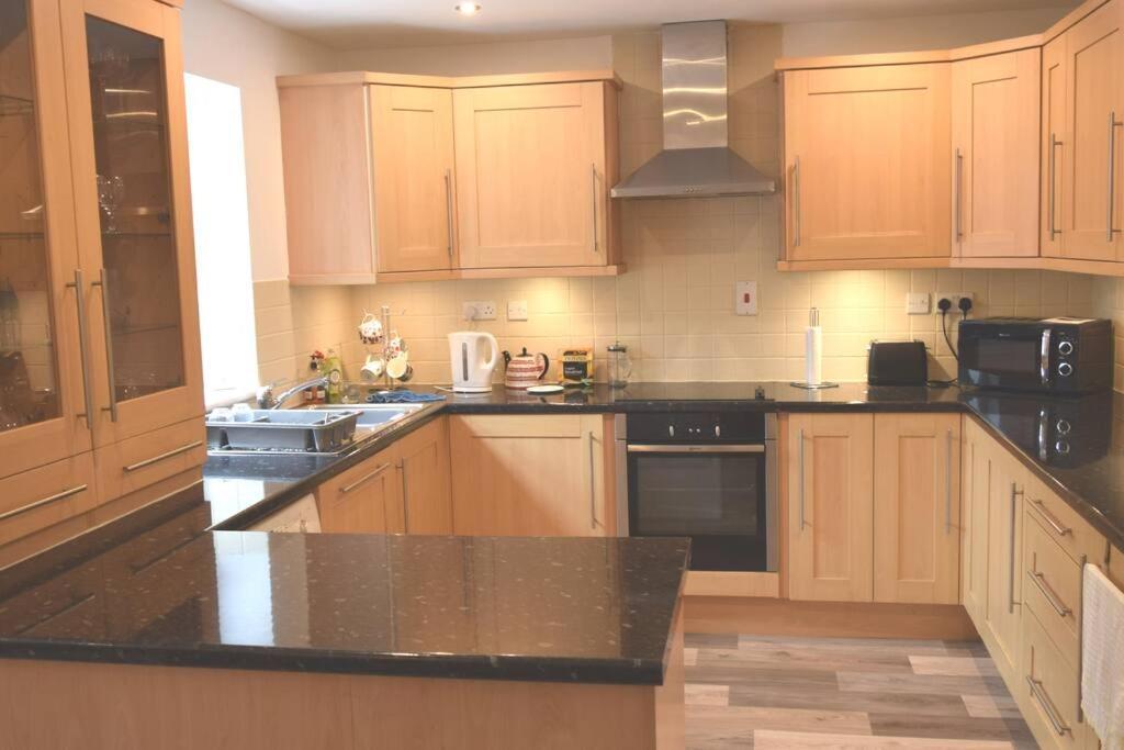Dee View Villa Holywell  Exterior photo
