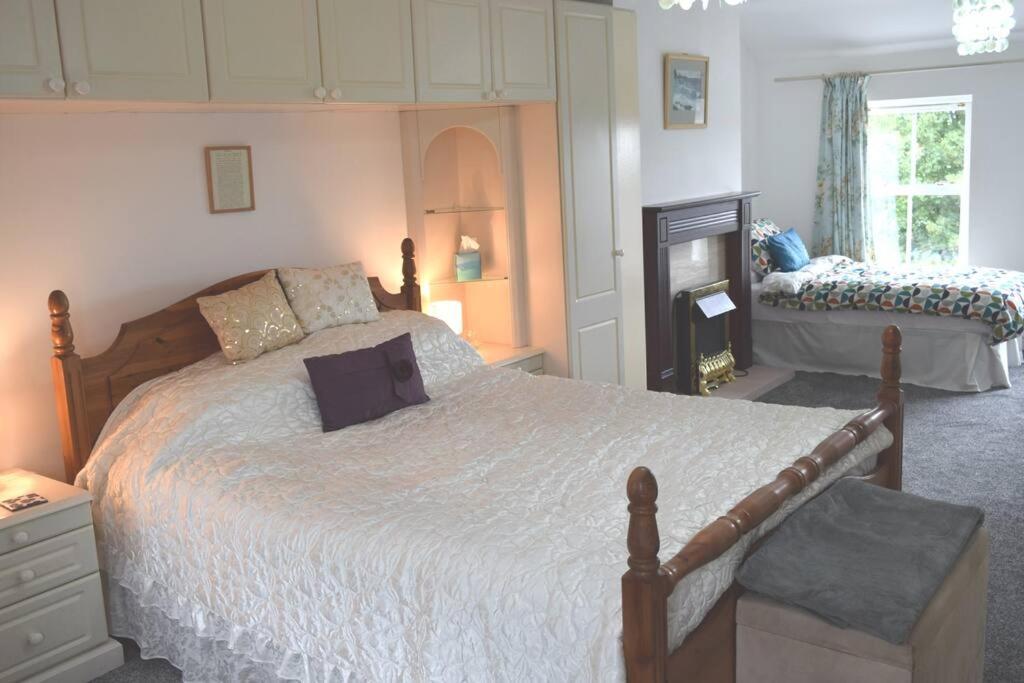 Dee View Villa Holywell  Exterior photo